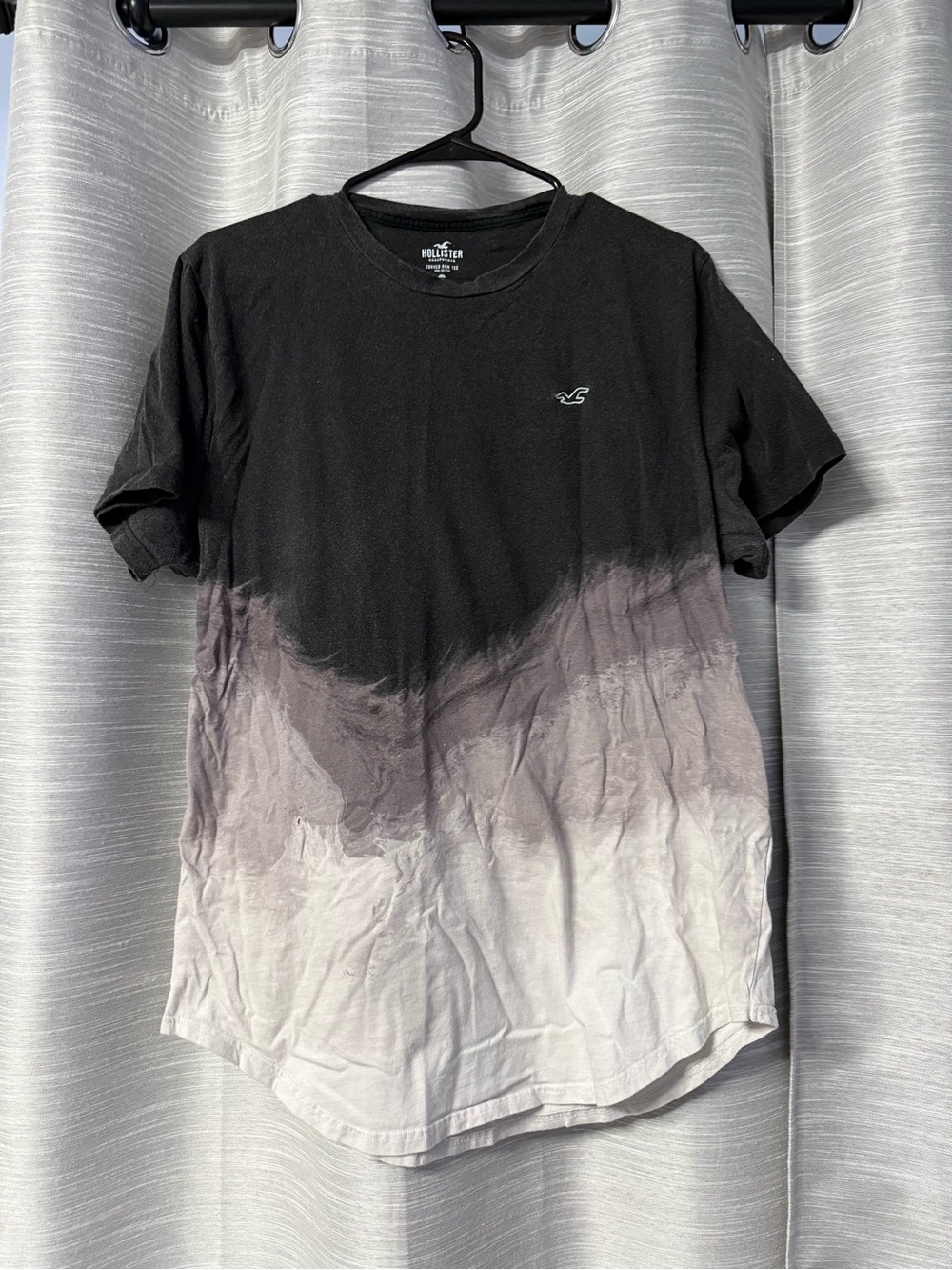 Hollister Men’s Black to Gray Ombre Crew Tee